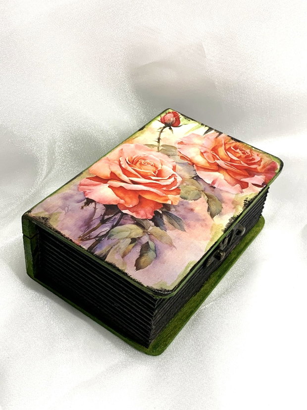 Cutie lemn- caseta de bijuterii decorata manual 00385