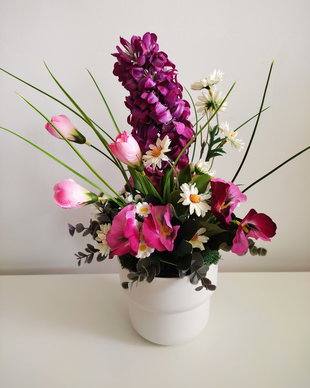 Aranjament floral cu zambilă