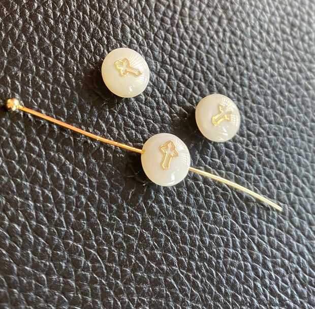 Margele rotunde sidef ornament cruce 8x4mm - 1 buc