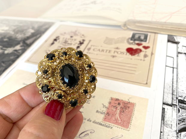 Brosa decorativa cu piatra albastra・Brosa vintage filigranata・Brosa fabuloasa