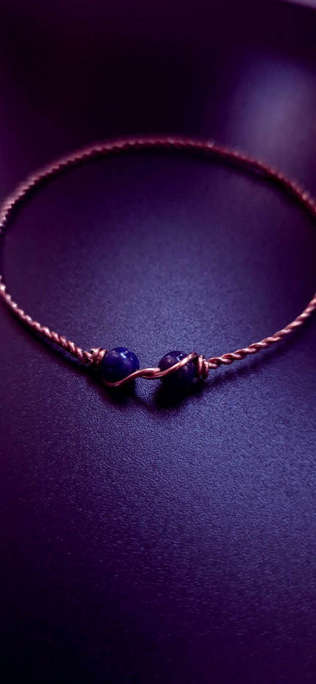 Bratara din cupru cu margele de lapis lazuli
