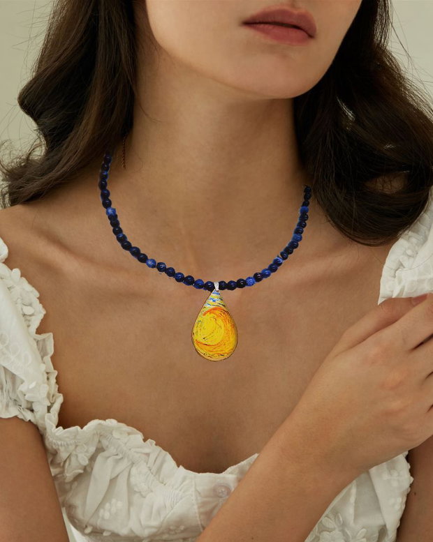 Colier "Van Gogh-Teardrop Moon" din fragment de portelan, argint si Lapis Lazuli