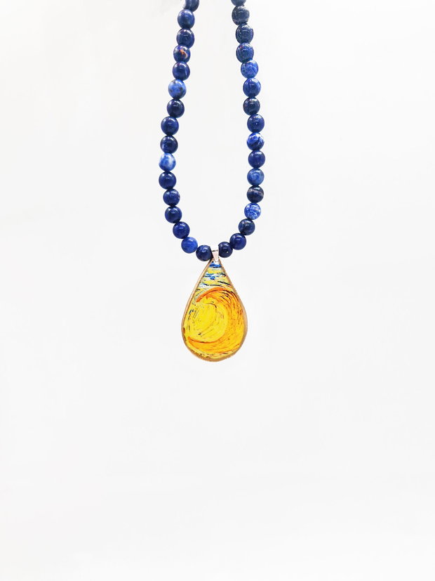 Colier "Van Gogh-Teardrop Moon" din fragment de portelan, argint si Lapis Lazuli