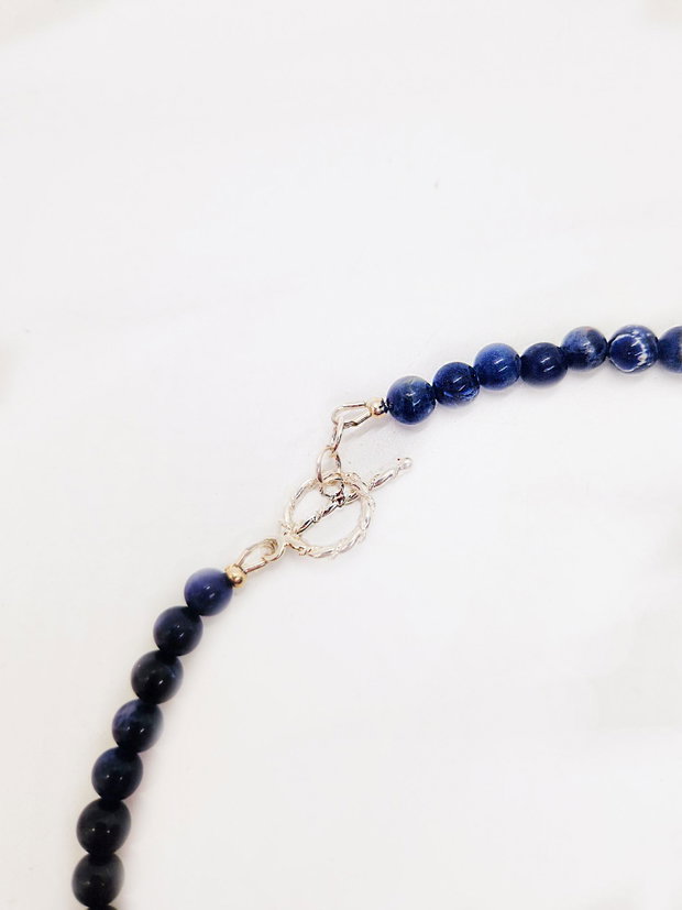 Colier "Van Gogh-Teardrop Moon" din fragment de portelan, argint si Lapis Lazuli