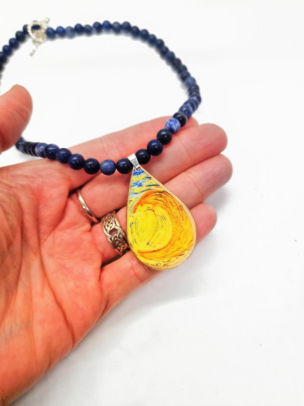 Colier "Van Gogh-Teardrop Moon" din fragment de portelan, argint si Lapis Lazuli