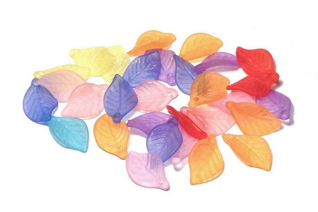 Margele din acril, frosted, frunza, 18x11 mm, mixte