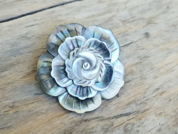 Pandantiv/brosa floare sidef natural, 48 mm