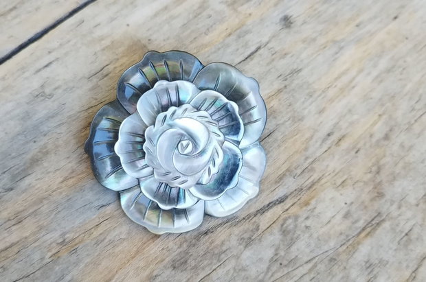 Pandantiv/brosa floare sidef natural, 48 mm