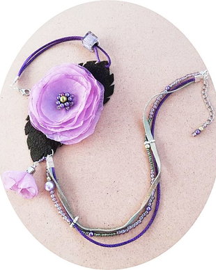 colier floral lila