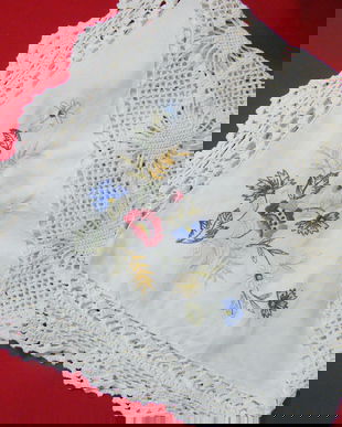 Napron cu broderie si dantela