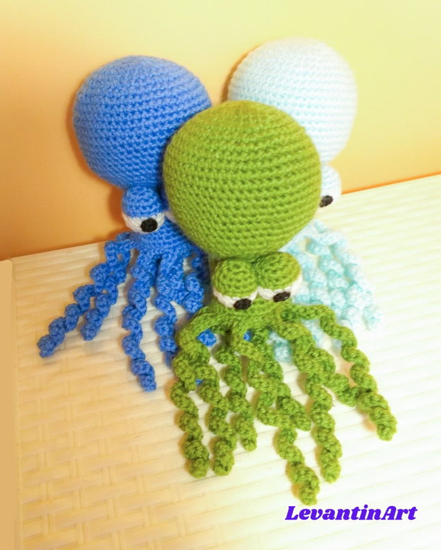 Caracatita crosetata, jucarie. Figurina handmade. LA COMANDA