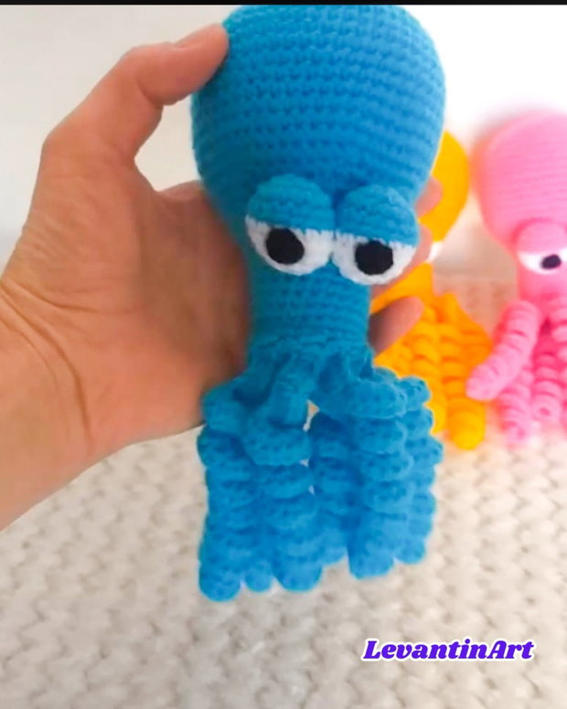 Caracatita crosetata, jucarie. Figurina handmade. LA COMANDA
