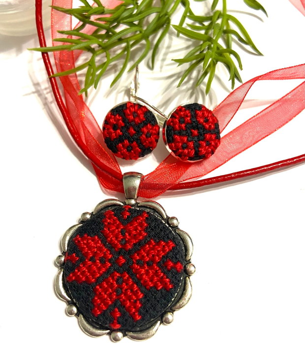 Set, colier si cercei cu broderie manuala