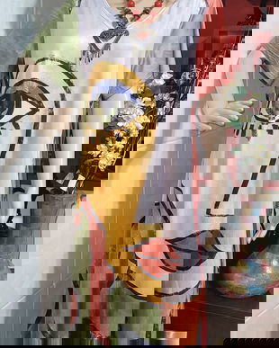 Rochie model abstract