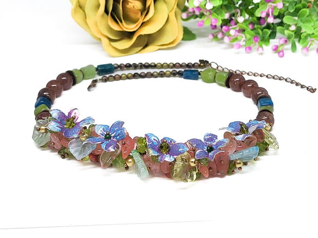 Colier floricele albastre cu cuart,peridot si apatit