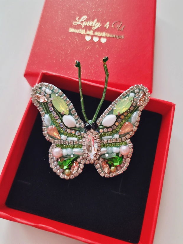 Brosa fluture handmade cu mesaj YOU ARE AMAZING - Fluturaș cu perle, cristale realizat manual in Romania