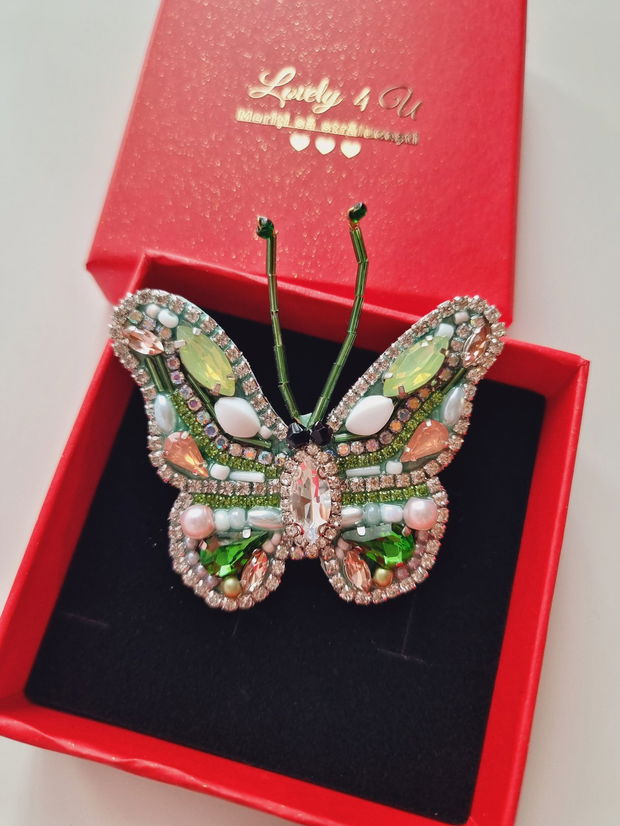 Brosa fluture handmade cu mesaj YOU ARE AMAZING - Fluturaș cu perle, cristale realizat manual in Romania