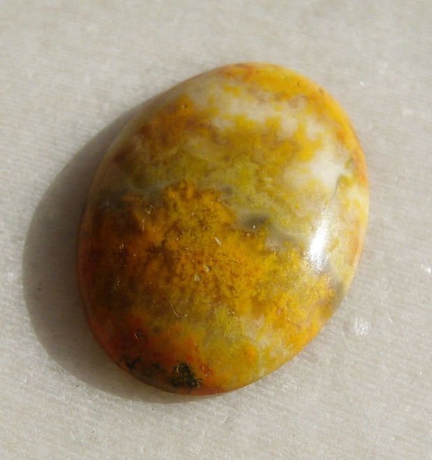 Bumble Bee jasper cabochon (lucrat manual in India) aprox 26.5x18.7x4.5 mm