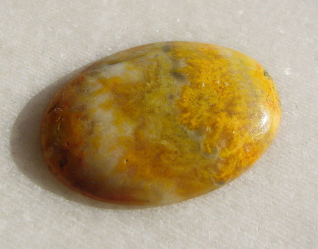 Bumble Bee jasper cabochon (lucrat manual in India) aprox 26.5x18.7x4.5 mm