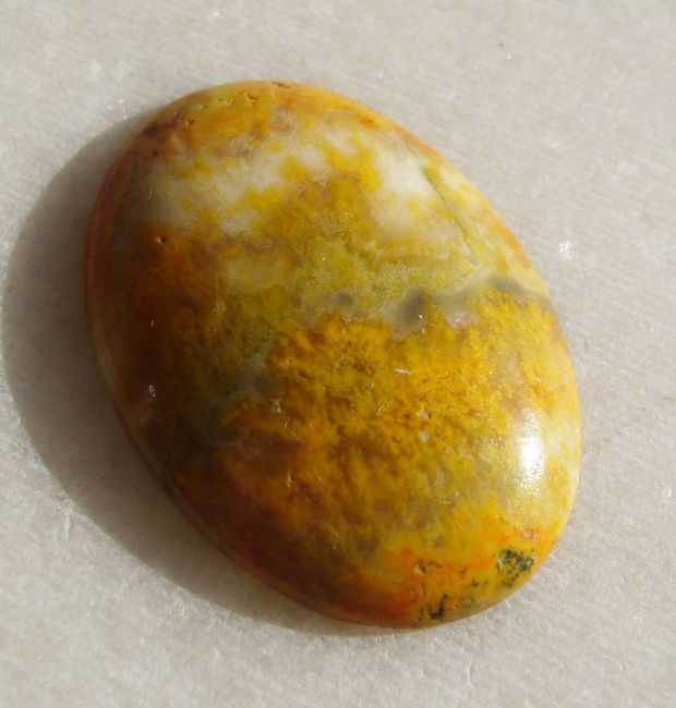 Bumble Bee jasper cabochon (lucrat manual in India) aprox 26.5x18.7x4.5 mm