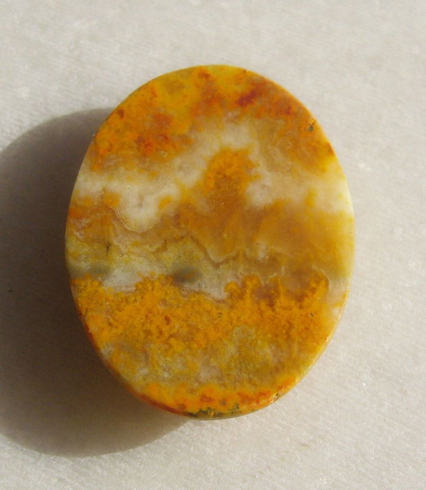 Bumble Bee jasper cabochon (lucrat manual in India) aprox 26.5x18.7x4.5 mm