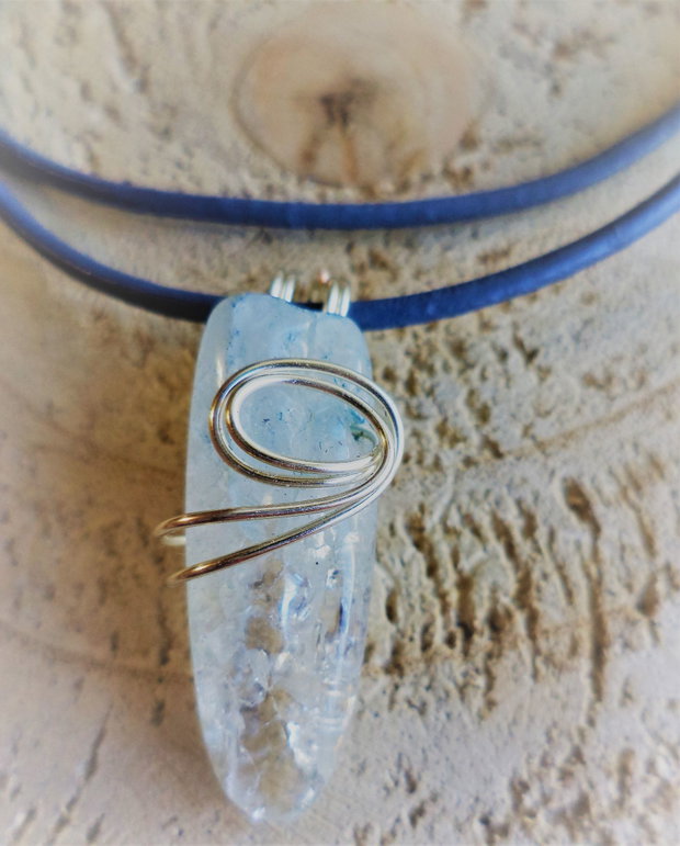 Colier din piele cu un colt de cristal de stanca/colier talisman/colier unisex