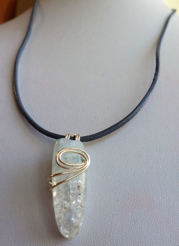 Colier din piele cu un colt de cristal de stanca/colier talisman/colier unisex