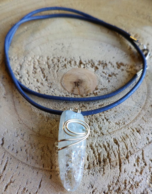 Colier din piele cu un colt de cristal de stanca/colier talisman/colier unisex