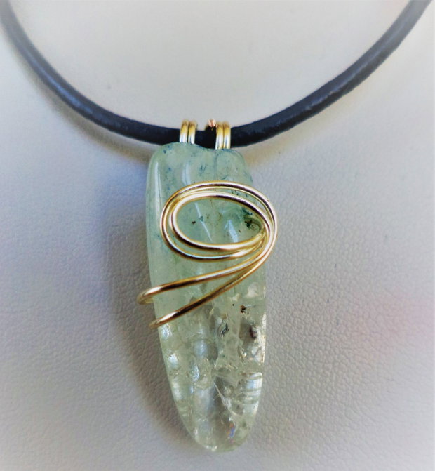 Colier din piele cu un colt de cristal de stanca/colier talisman/colier unisex