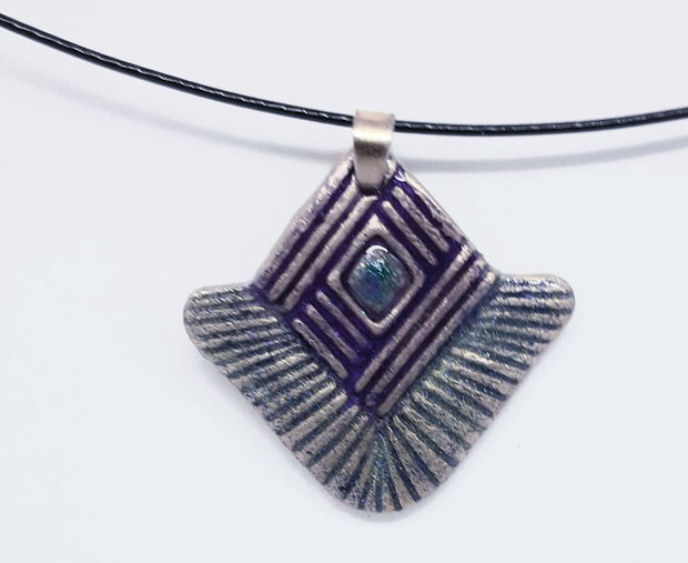 Pandantiv unicat, stil Art Nouveau, cu design geometric, din bronz auriu pictat cu rasina UV