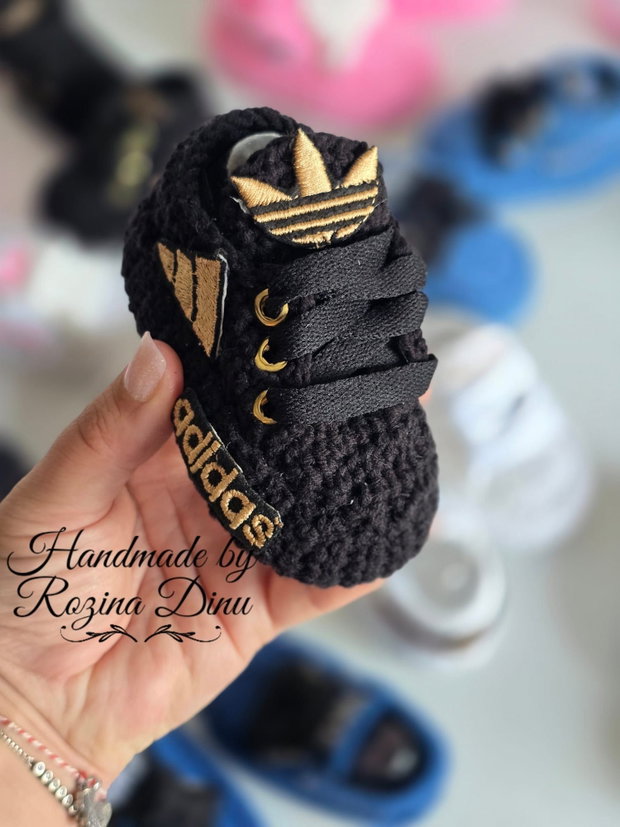 Adidași  croșetați  manual
