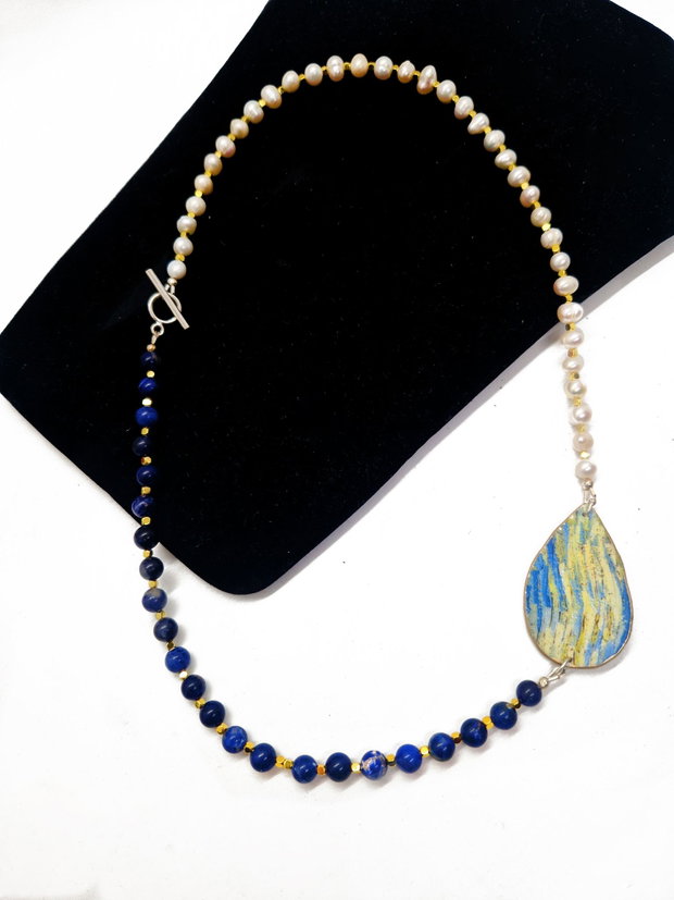Colier asimetric "Van Gogh-Blue Sky" din fragment de portelan, argint, perle de cultura si Lapis Lazuli