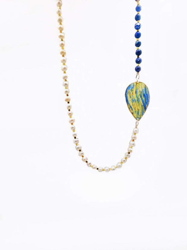 Colier asimetric "Van Gogh-Blue Sky" din fragment de portelan, argint, perle de cultura si Lapis Lazuli