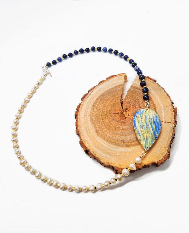Colier asimetric "Van Gogh-Blue Sky" din fragment de portelan, argint, perle de cultura si Lapis Lazuli