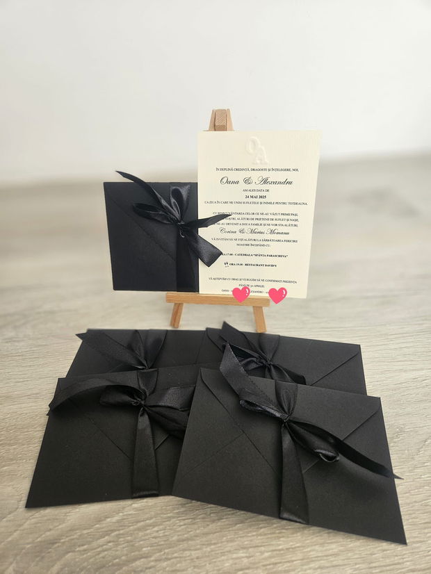 Invitatie nunta cu initiale embosate