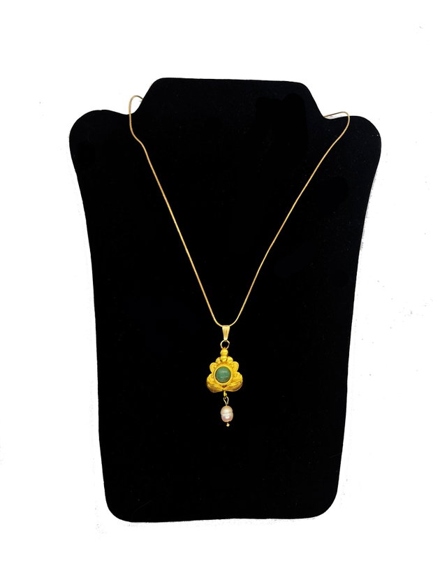Colier "Aventurine flower" din alama, aventurin si inox auriu