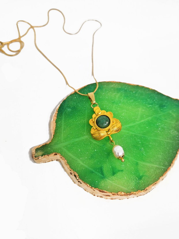 Colier "Aventurine flower" din alama, aventurin si inox auriu