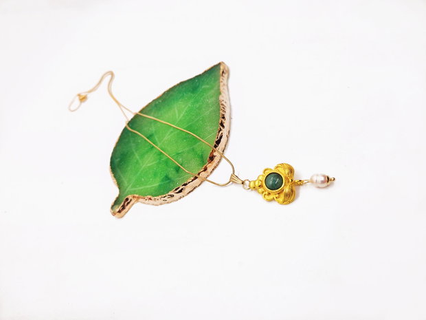 Colier "Aventurine flower" din alama, aventurin si inox auriu