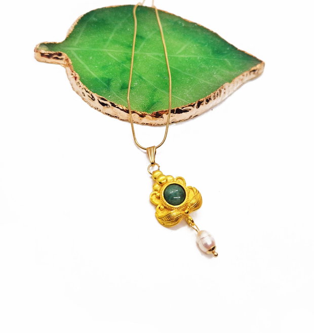 Colier "Aventurine flower" din alama, aventurin si inox auriu