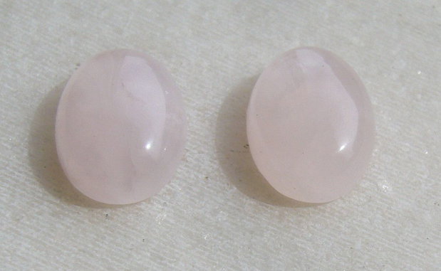 (2 bucati) Cuart roz cabochon aprox 14x10x5 mm
