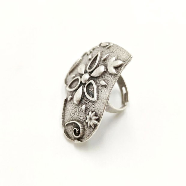 Inel metalic model inima cu design floral in relief, Inz031