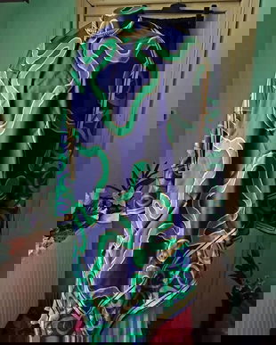 Esarfa silk noua, de dimensiuni mari 110x110