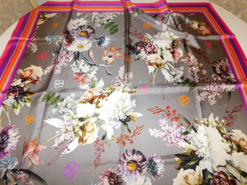 BASLER , brand de lux ,  esarfa noua matase naturala  90  x90  cm, deosebita