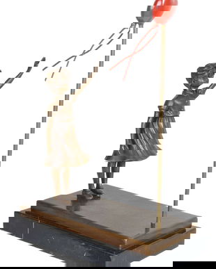 Fata cu balon-statueta din bronz cu un soclu din marmura