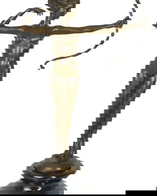 Femeie arcas-statueta Art Deco din bronz pe un soclu din marmura