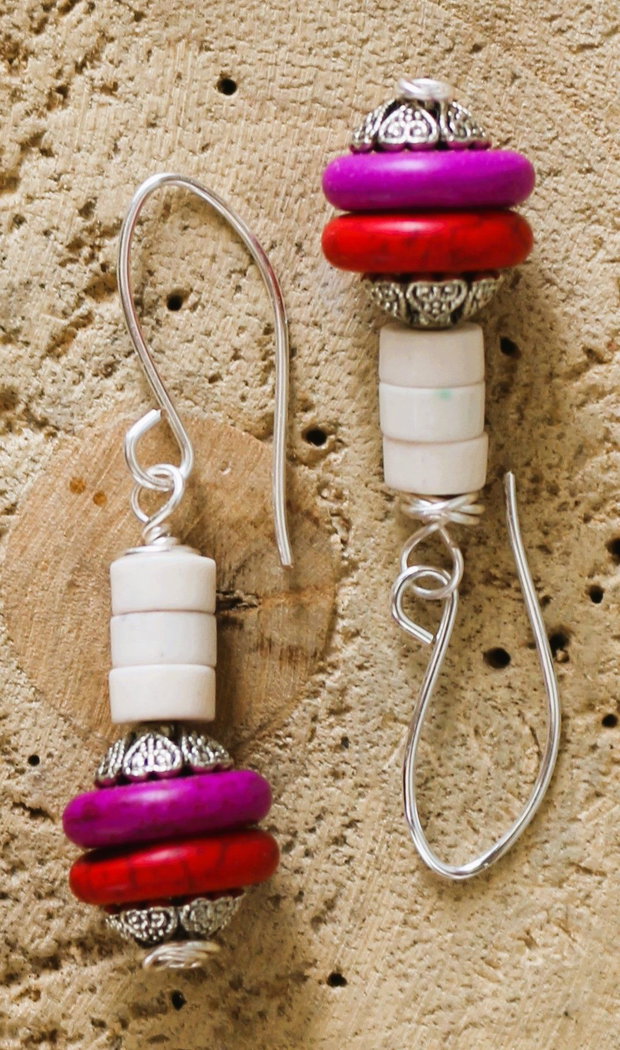 Cercei handmade din sarma si margele de howlit