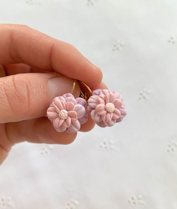 Cercei Lilac flowers