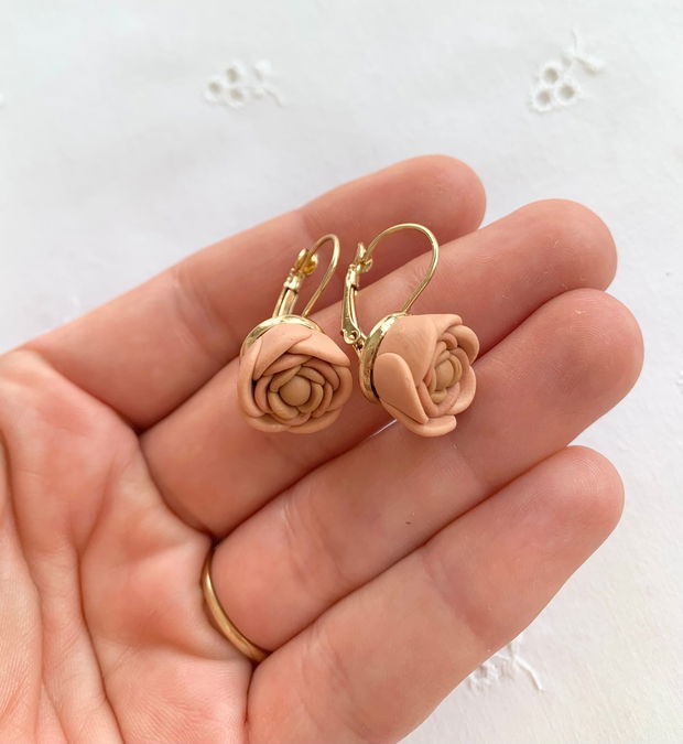 Cercei Nude Roses