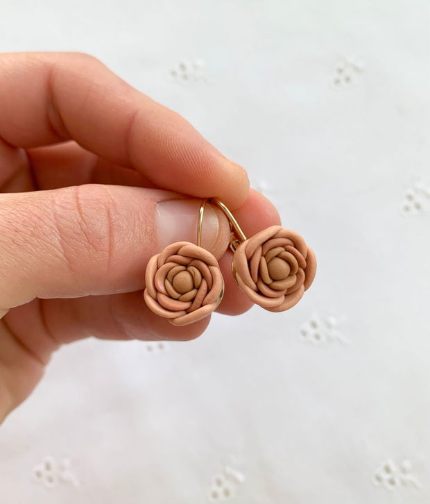 Cercei Nude Roses