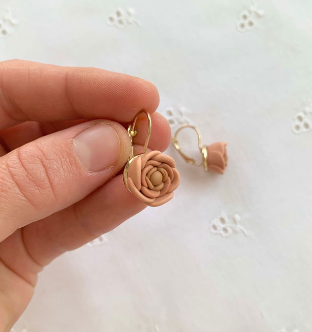 Cercei Nude Roses